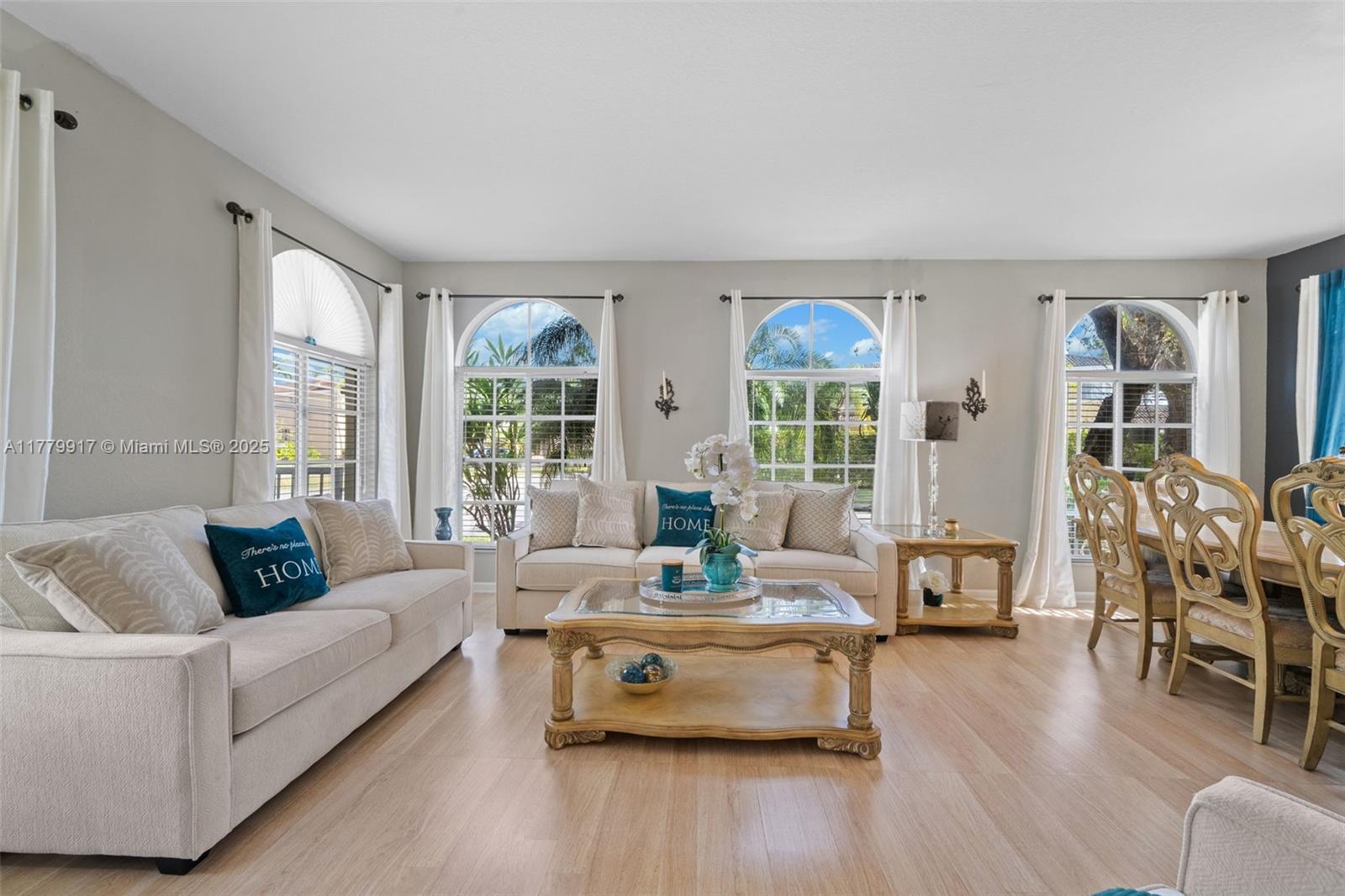 MANDARIN LAKES - Residential