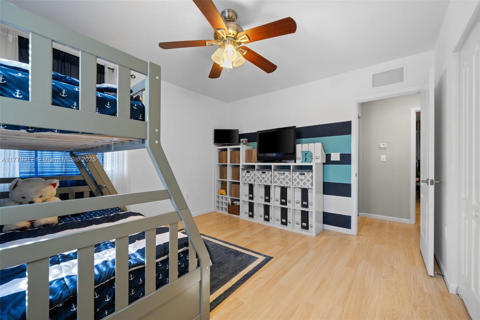 MANDARIN LAKES - Residential