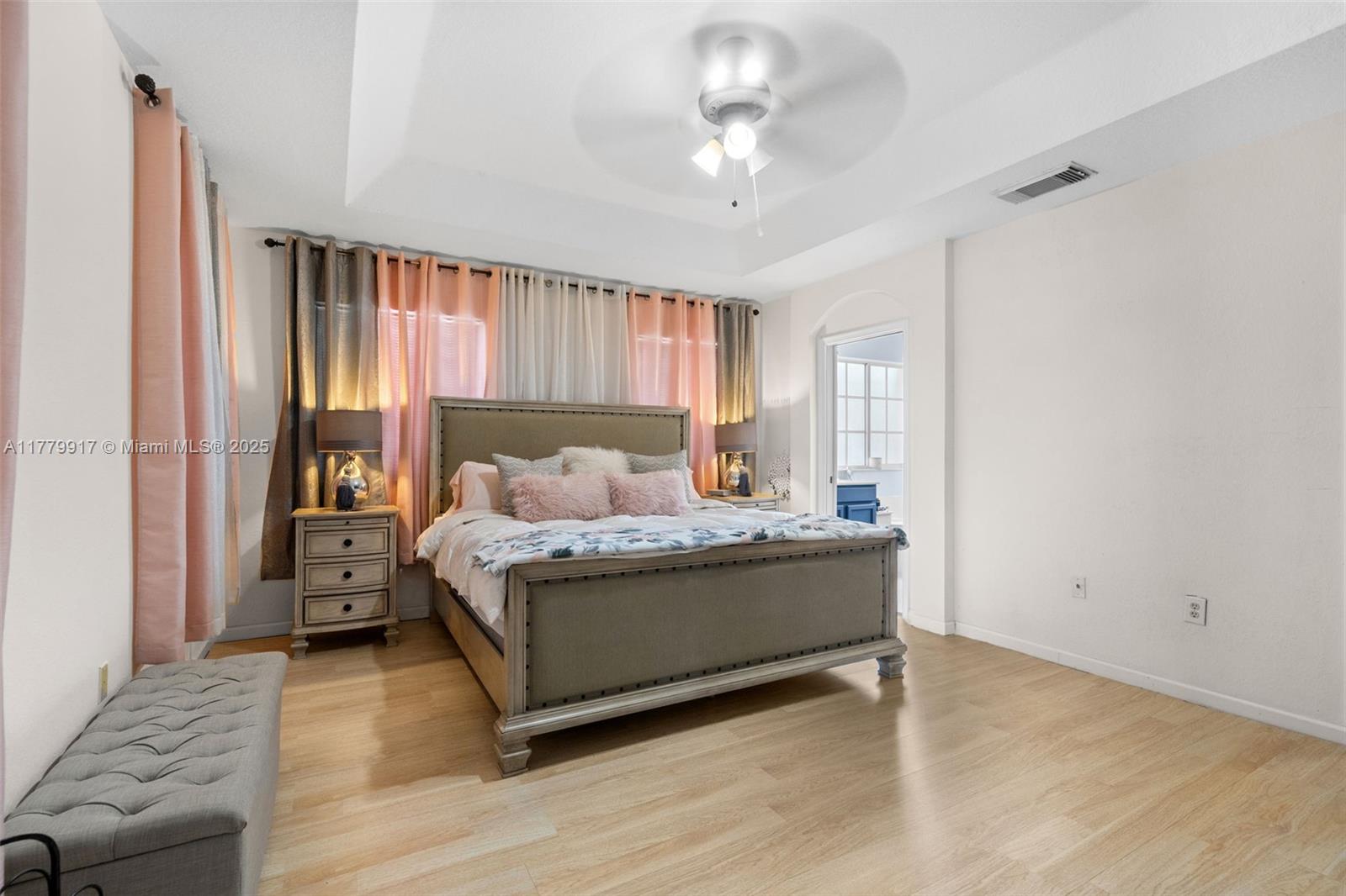 MANDARIN LAKES - Residential