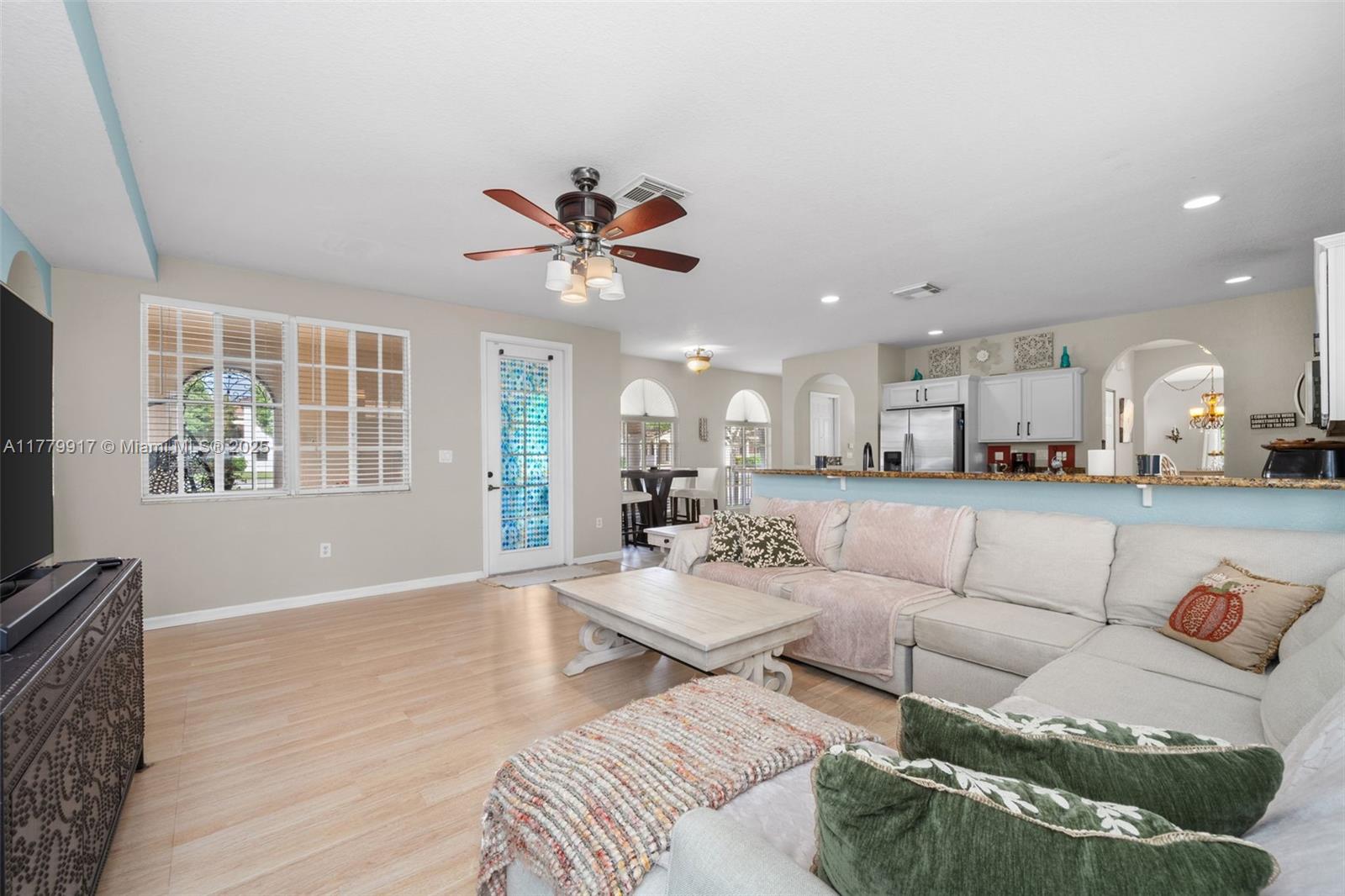 MANDARIN LAKES - Residential