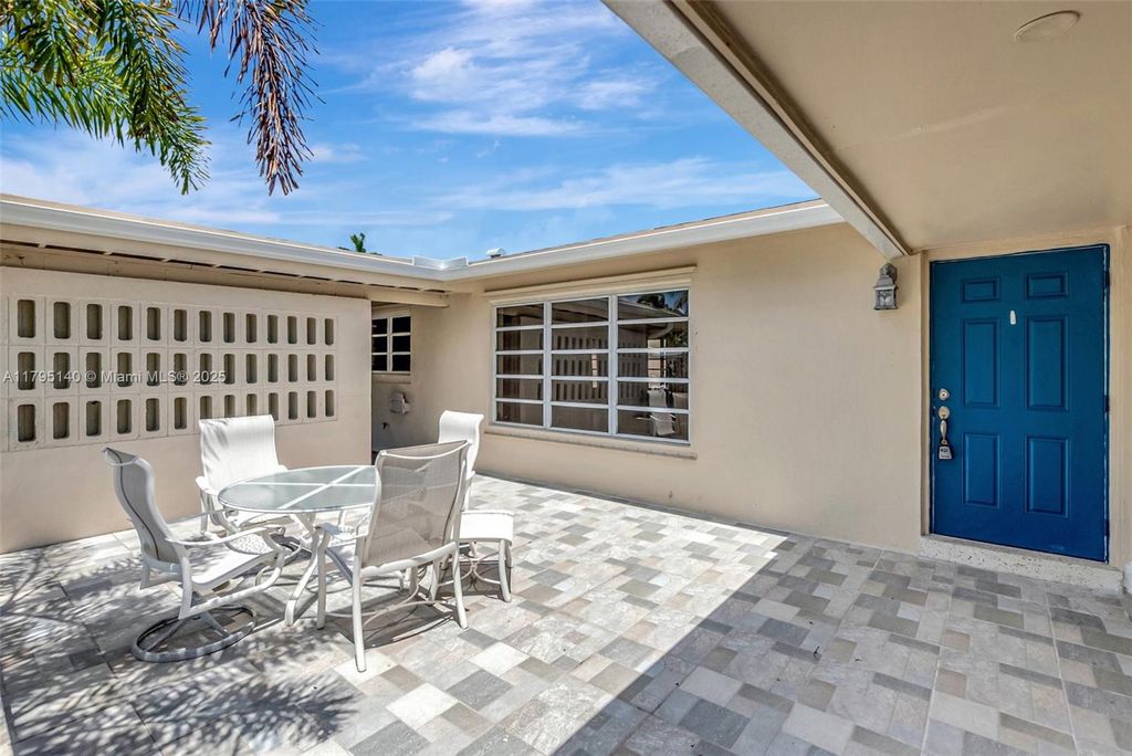 Photo of 261 NE 28th Rd, Boca Raton, FL 33431 (MLS # A11795140)