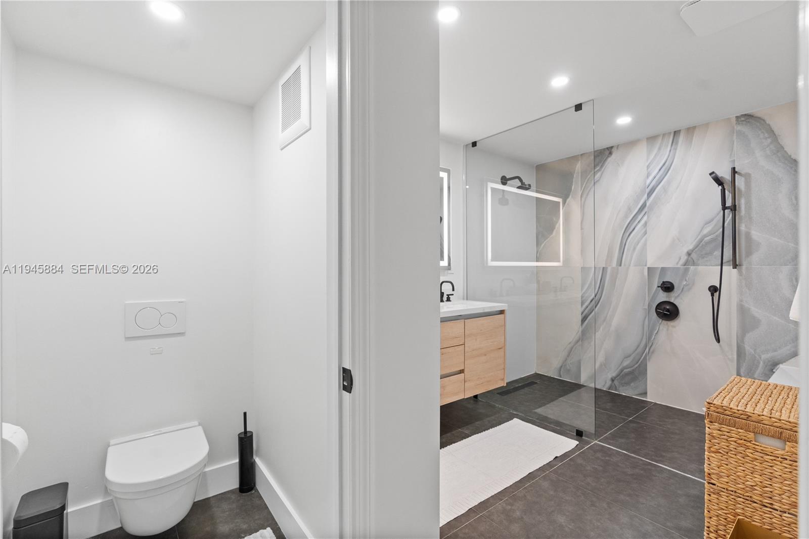 BISCAYNE LAWN AMD PLAT - Residential