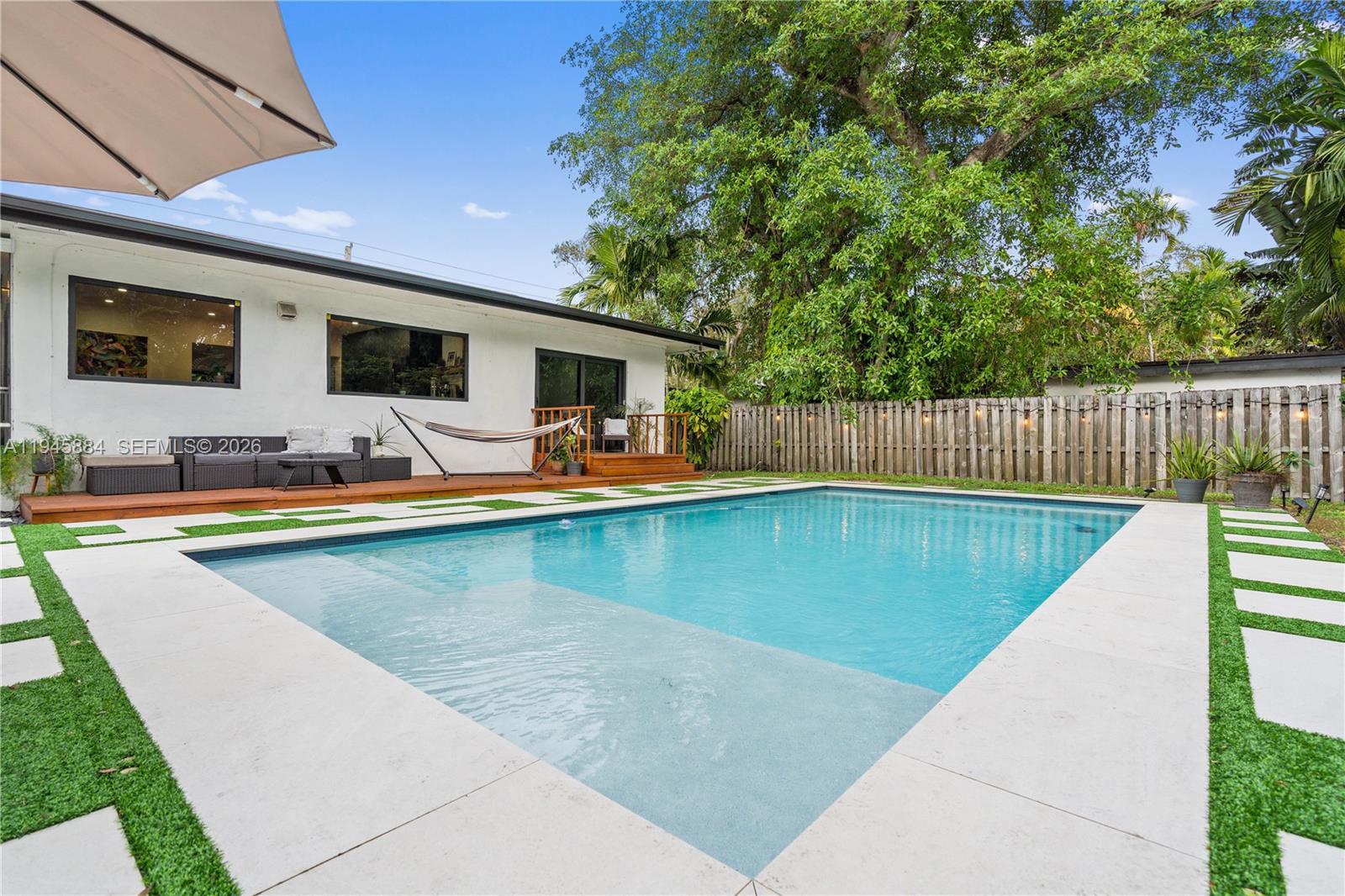 BISCAYNE LAWN AMD PLAT - Residential