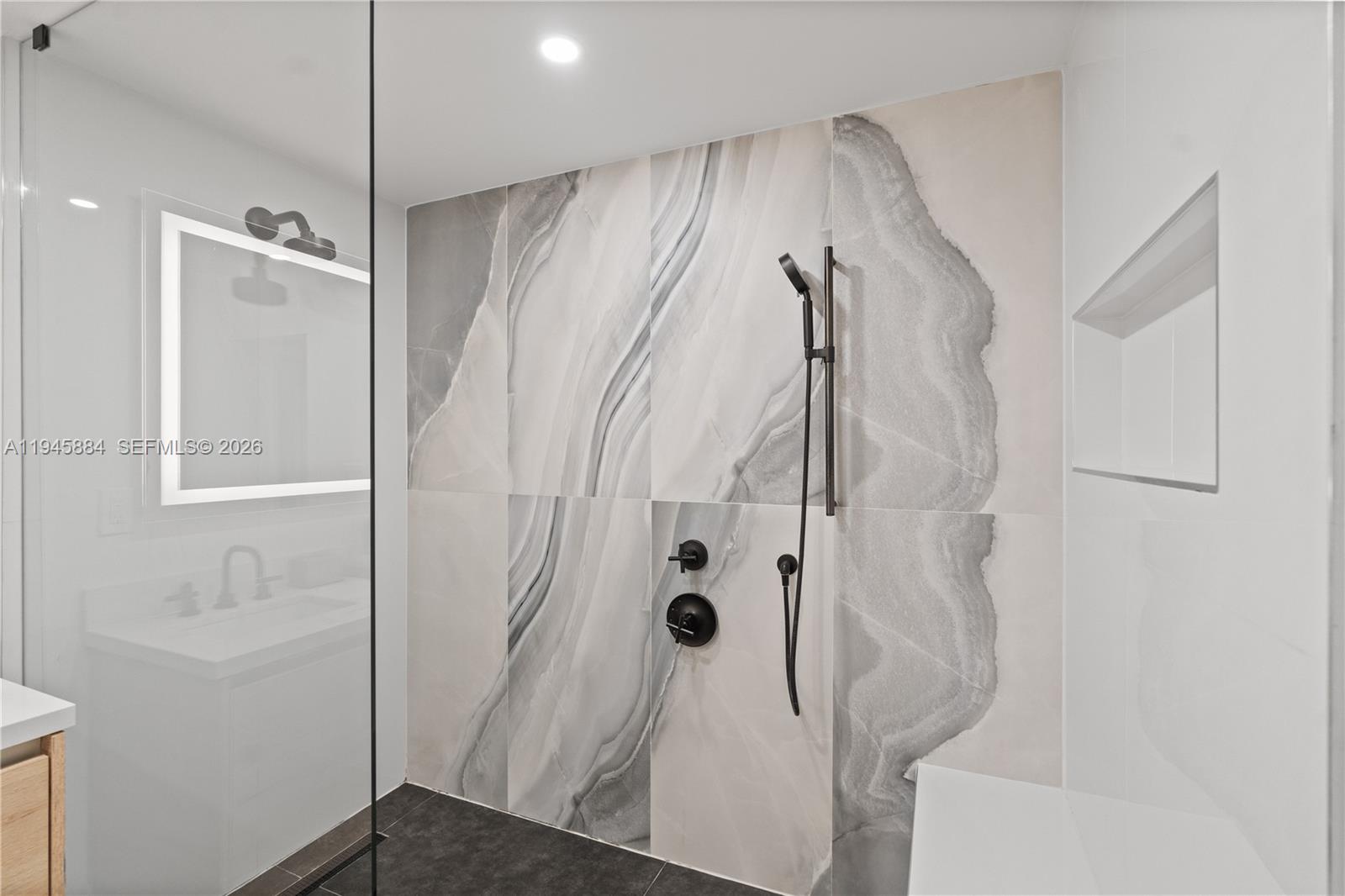 BISCAYNE LAWN AMD PLAT - Residential