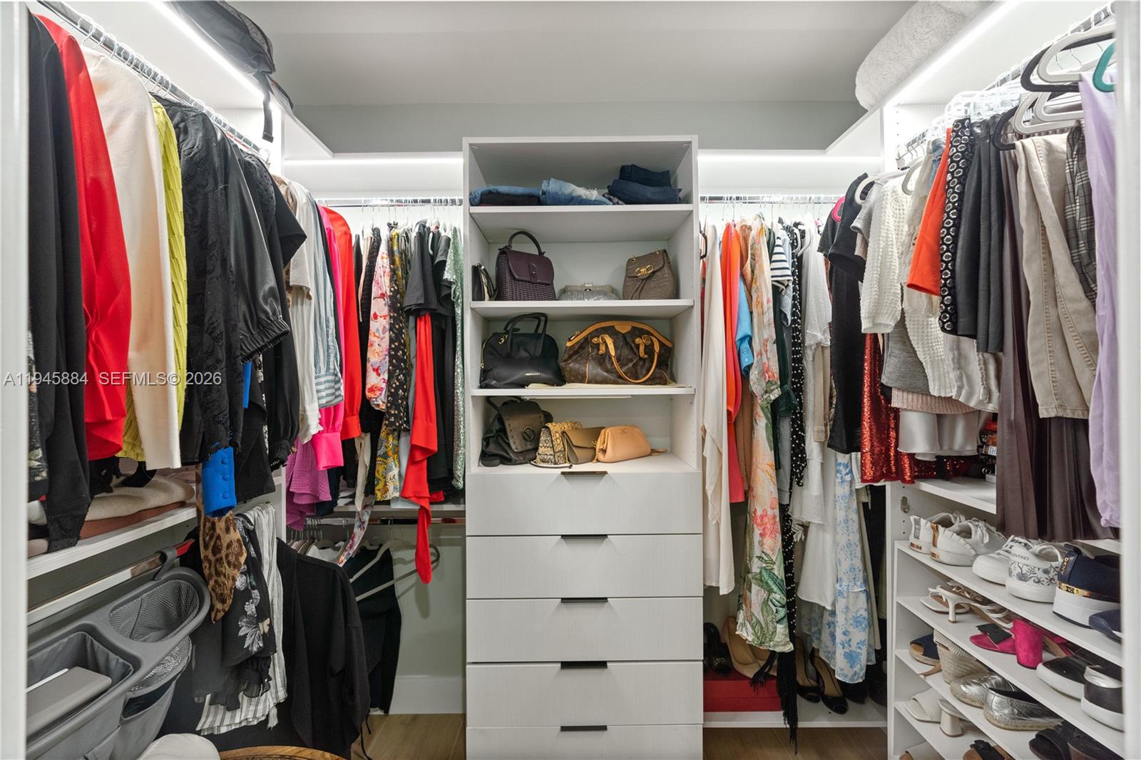 BISCAYNE LAWN AMD PLAT - Residential