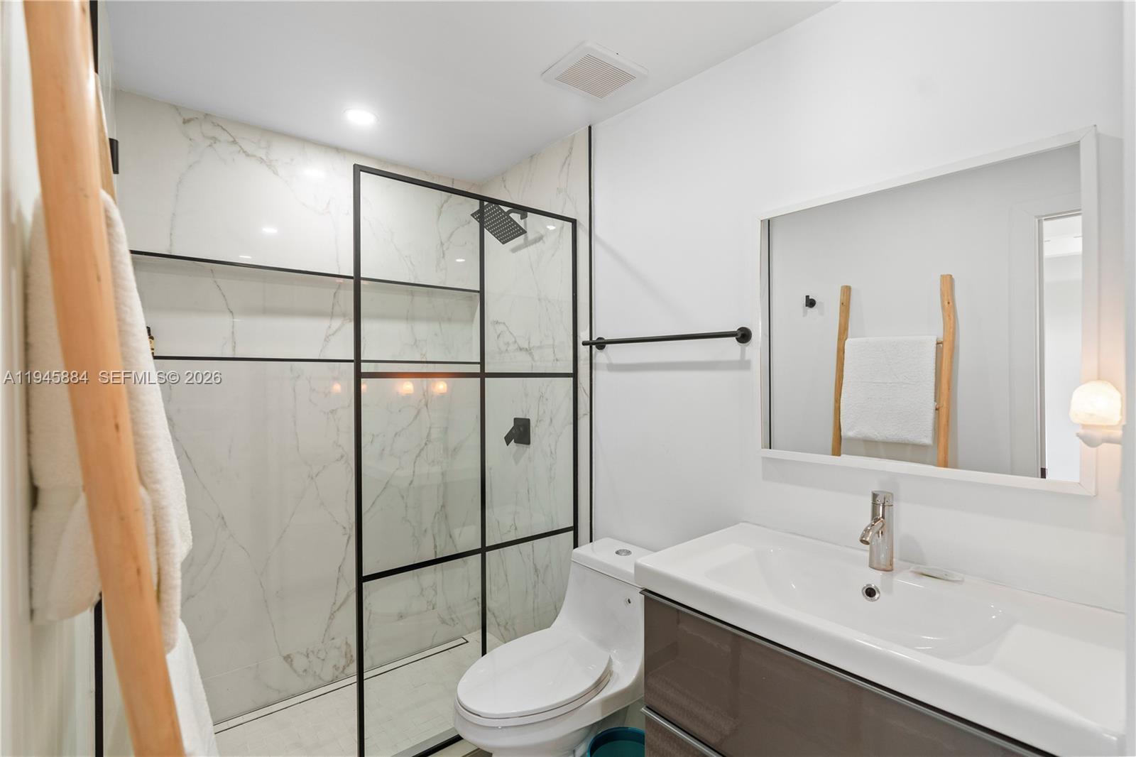 BISCAYNE LAWN AMD PLAT - Residential