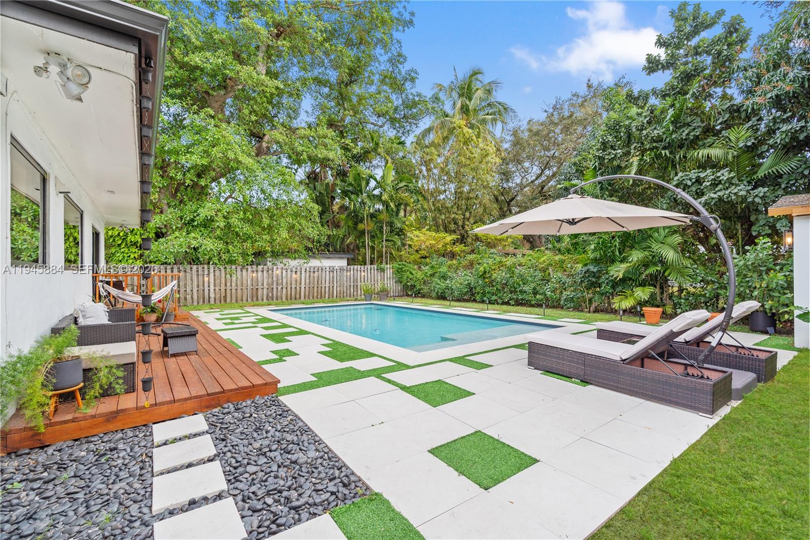 BISCAYNE LAWN AMD PLAT - Residential