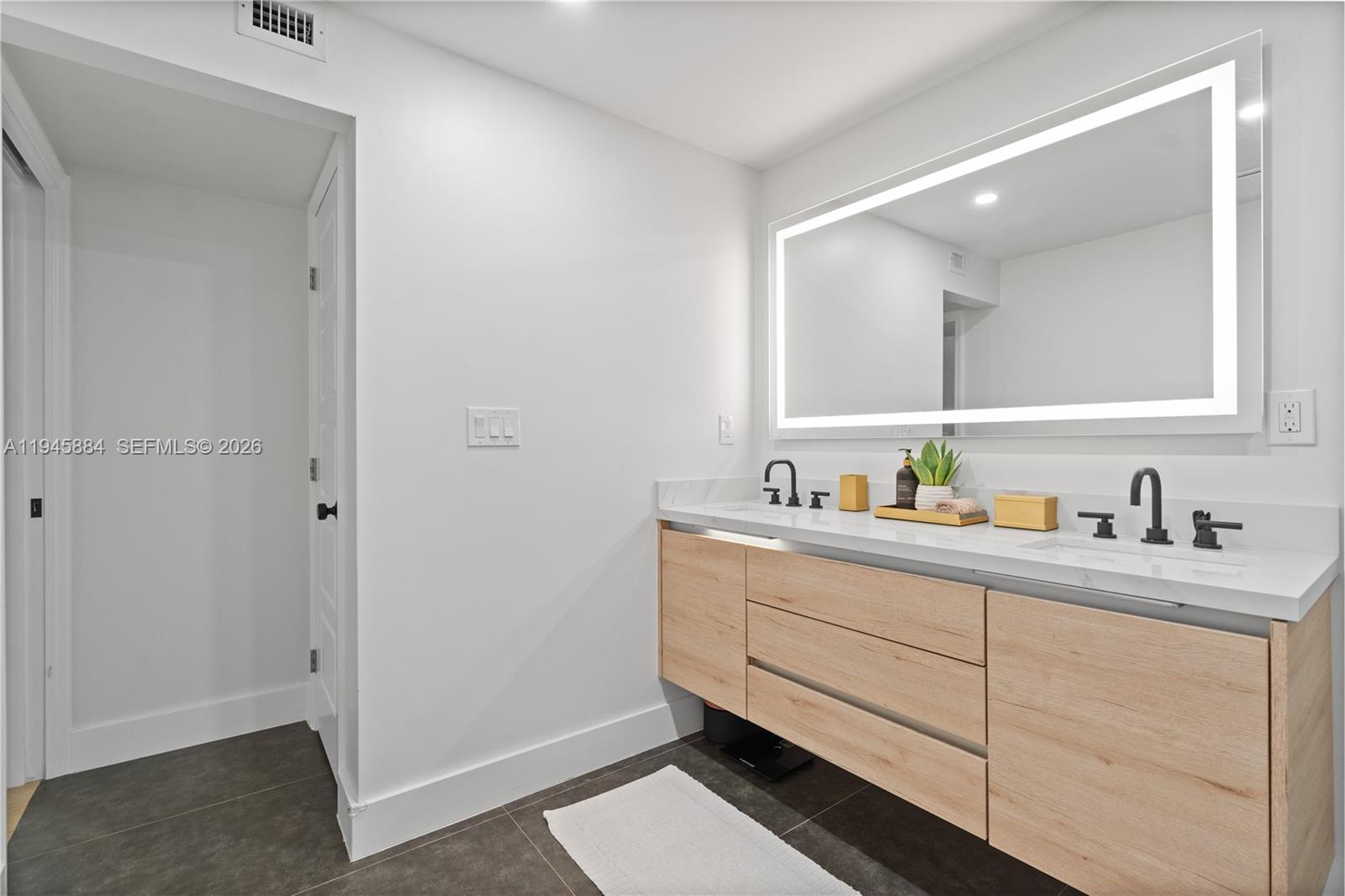 BISCAYNE LAWN AMD PLAT - Residential