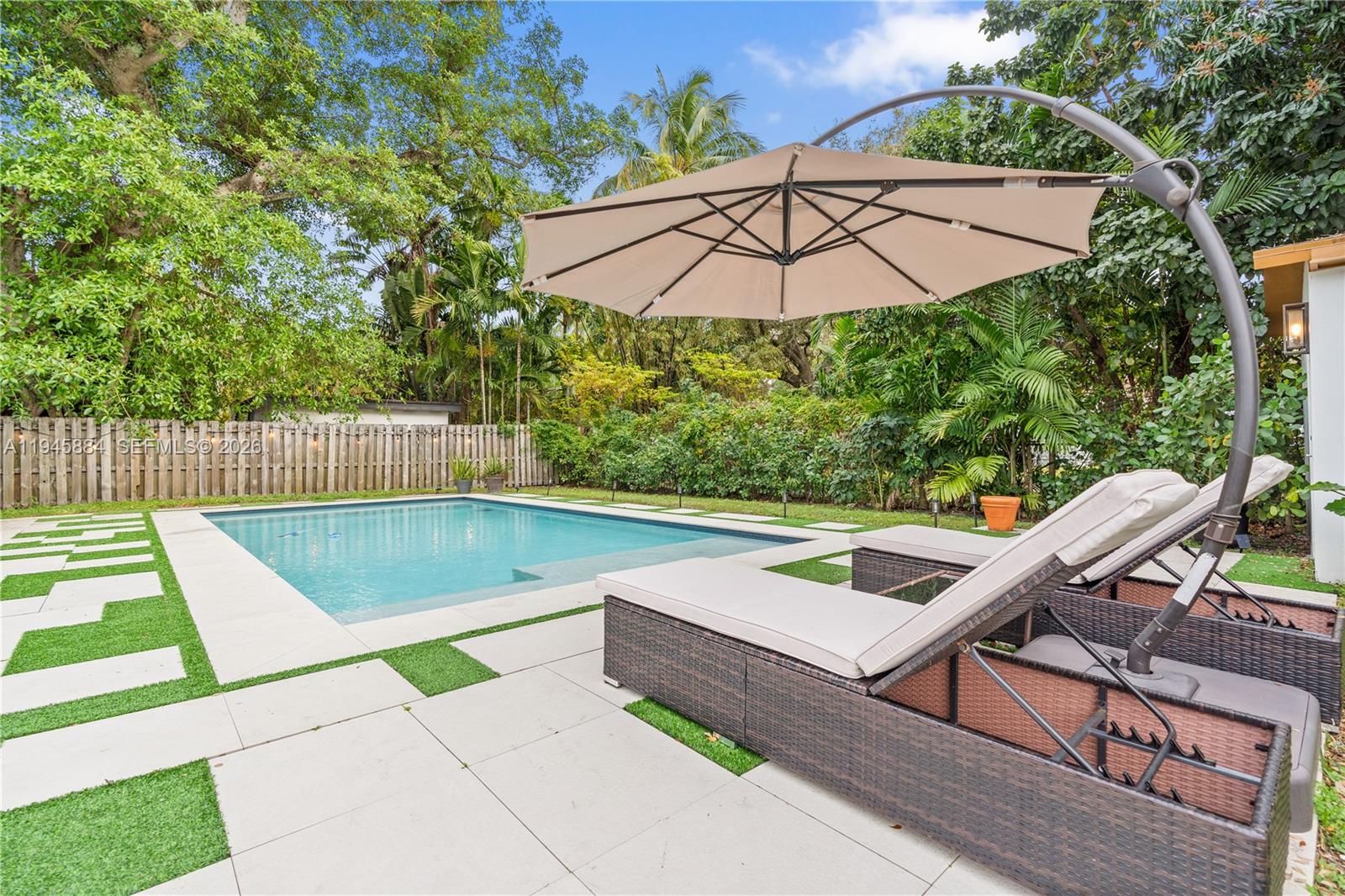 BISCAYNE LAWN AMD PLAT - Residential