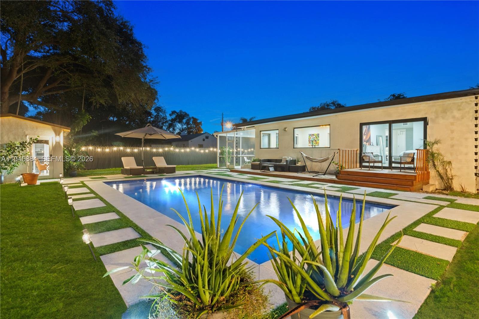 BISCAYNE LAWN AMD PLAT - Residential