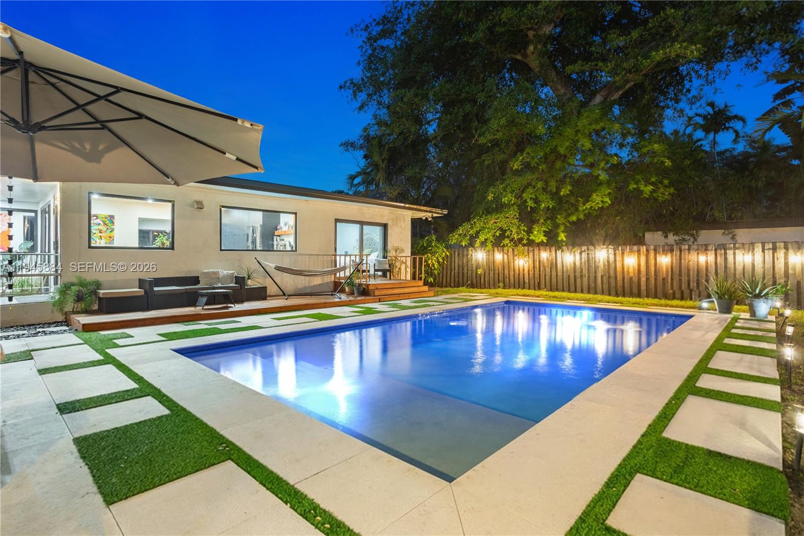 BISCAYNE LAWN AMD PLAT - Residential