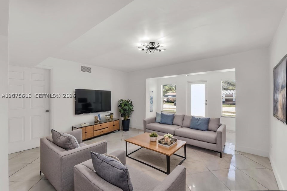 2539 Coolidge St, Hollywood FL 33020