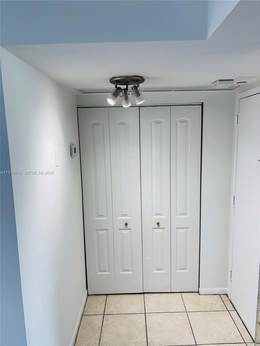 BRICKELL BAY CLUB CONDO - Residential Lease