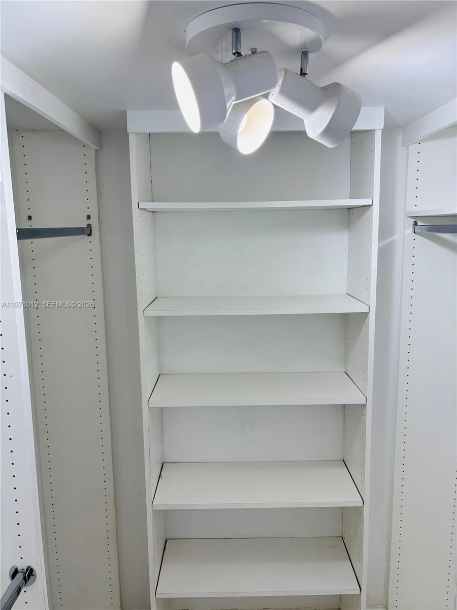 BRICKELL BAY CLUB CONDO - Residential Lease