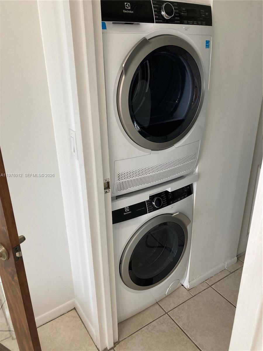 BRICKELL BAY CLUB CONDO - Residential Lease