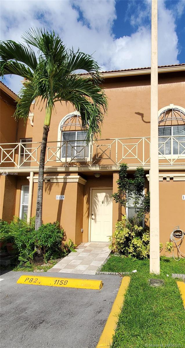 Nice Townhouse with 3 beds / 2.5 baths, new kitchen with stainless steel appliances, 2 assigned parking spaces, patio great location. Close to Dolphin Mall and expressways. Ready to move in.