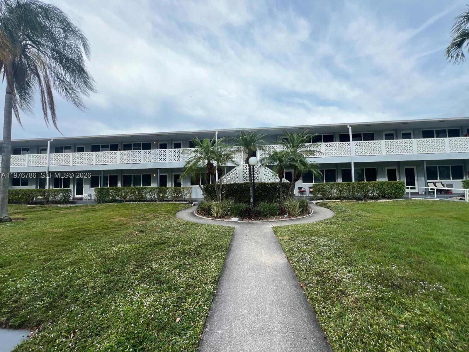 PASADENA GARDEN APARTMENT - Residential