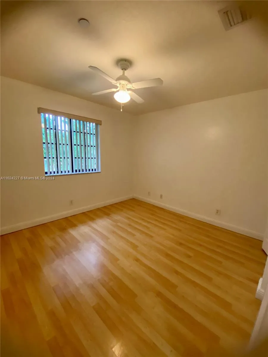 Weston, Florida 33332, United States, 4 Bedrooms Bedrooms, ,3 BathroomsBathrooms,Residential,Pending,52126