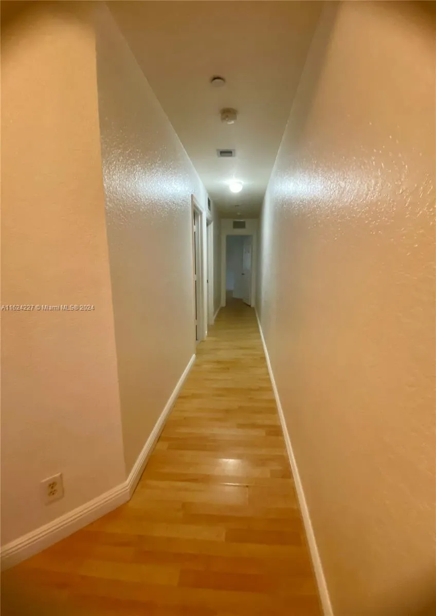 Weston, Florida 33332, United States, 4 Bedrooms Bedrooms, ,3 BathroomsBathrooms,Residential,Pending,52126