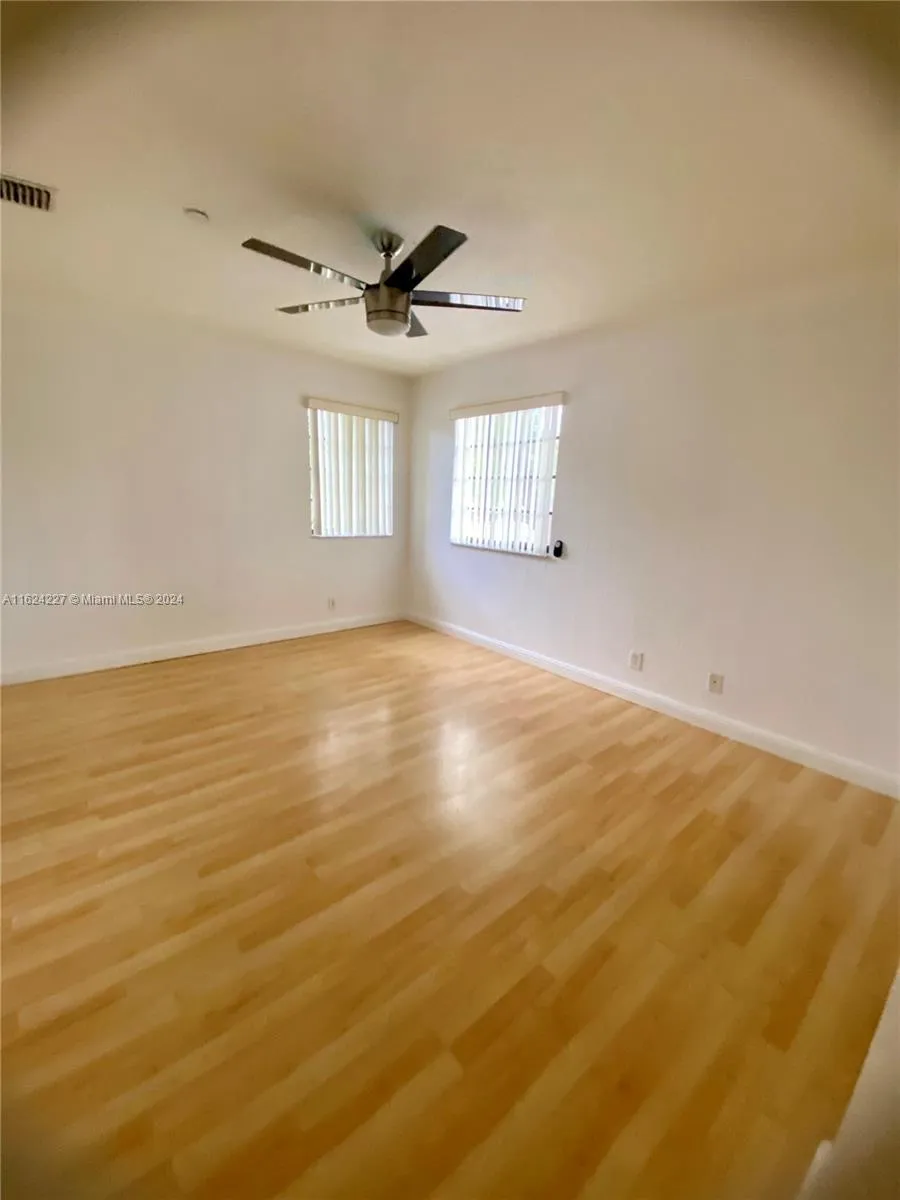 Weston, Florida 33332, United States, 4 Bedrooms Bedrooms, ,3 BathroomsBathrooms,Residential,Pending,52126