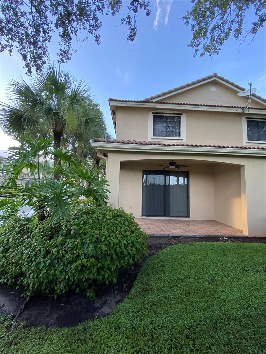 Weston, Florida 33332, United States, 4 Bedrooms Bedrooms, ,3 BathroomsBathrooms,Residential,Pending,52126