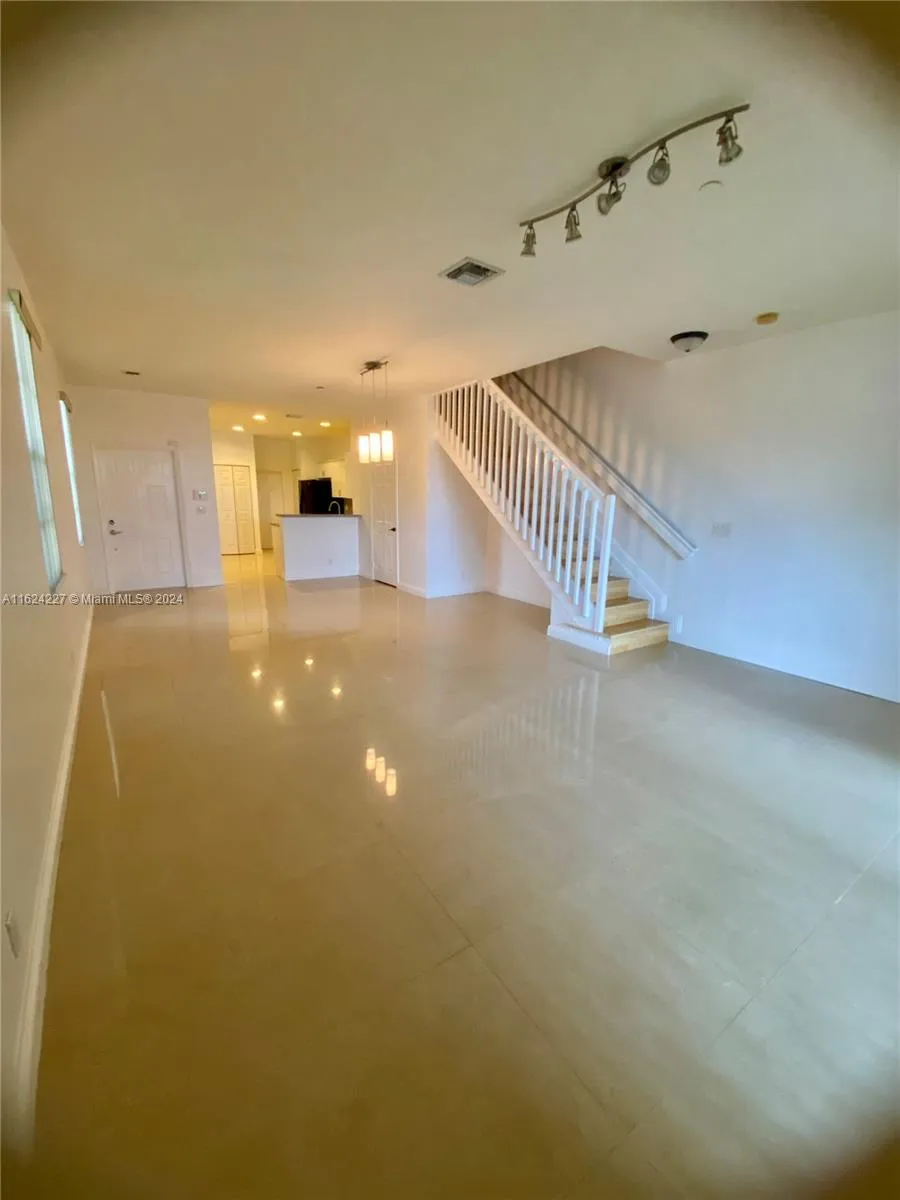 Weston, Florida 33332, United States, 4 Bedrooms Bedrooms, ,3 BathroomsBathrooms,Residential,Pending,52126