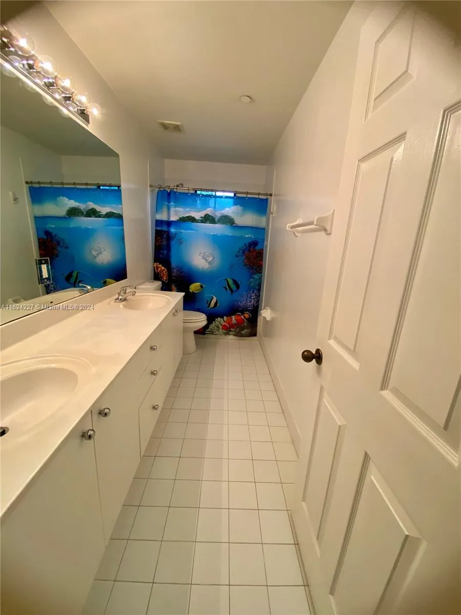 Weston, Florida 33332, United States, 4 Bedrooms Bedrooms, ,3 BathroomsBathrooms,Residential,Pending,52126