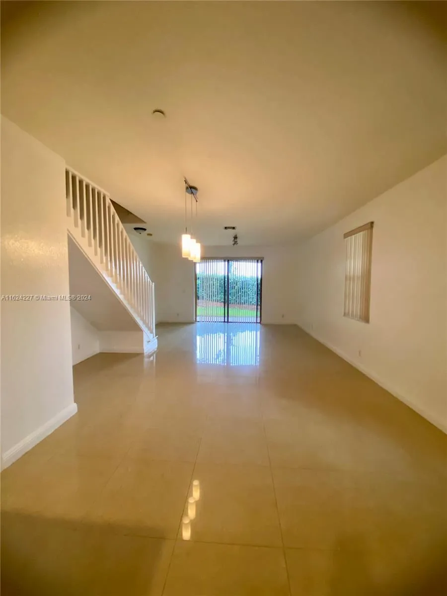Weston, Florida 33332, United States, 4 Bedrooms Bedrooms, ,3 BathroomsBathrooms,Residential,Pending,52126