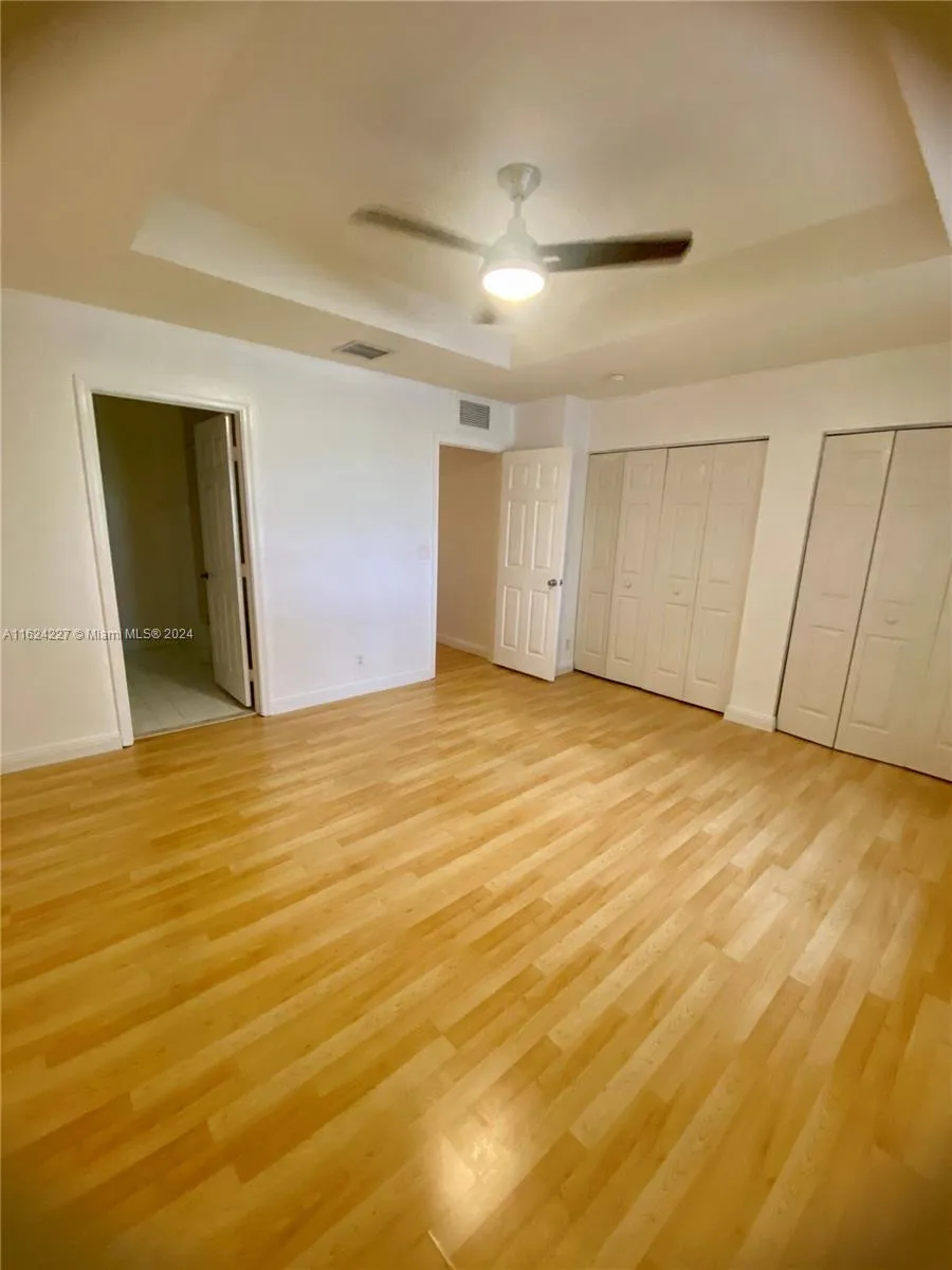 Weston, Florida 33332, United States, 4 Bedrooms Bedrooms, ,3 BathroomsBathrooms,Residential,Pending,52126