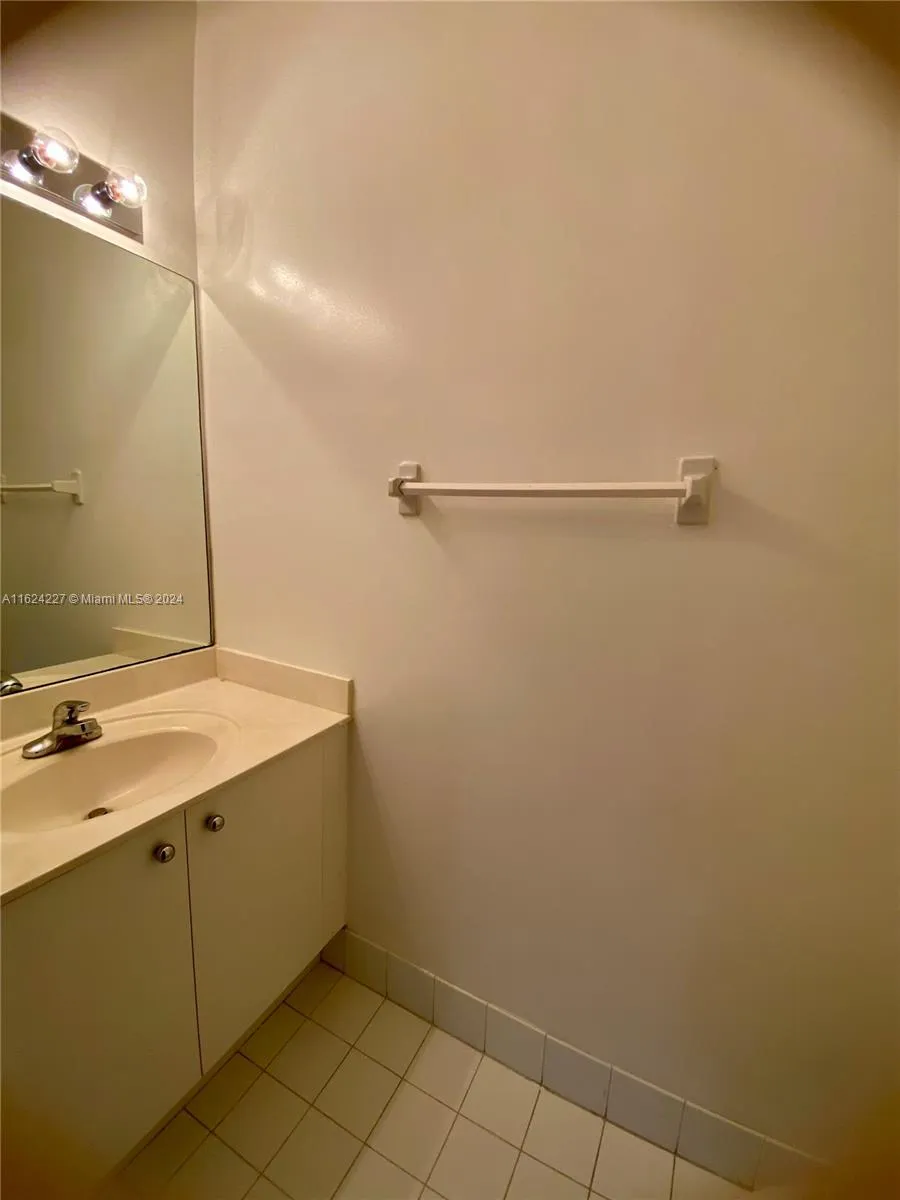 Weston, Florida 33332, United States, 4 Bedrooms Bedrooms, ,3 BathroomsBathrooms,Residential,Pending,52126