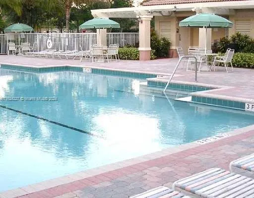 Weston, Florida 33332, United States, 4 Bedrooms Bedrooms, ,3 BathroomsBathrooms,Residential,Pending,52126