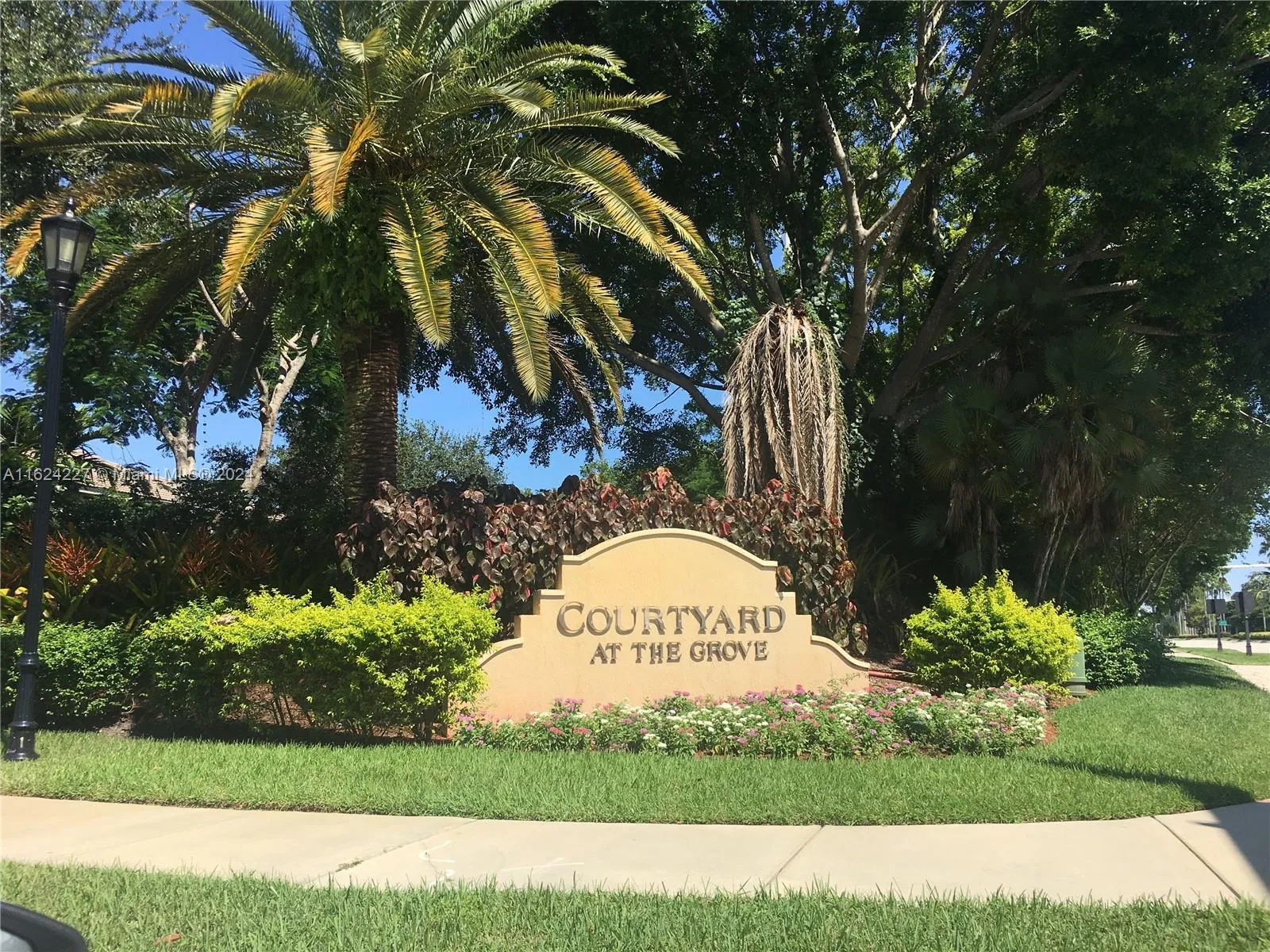 Weston, Florida 33332, United States, 4 Bedrooms Bedrooms, ,3 BathroomsBathrooms,Residential,Pending,52126