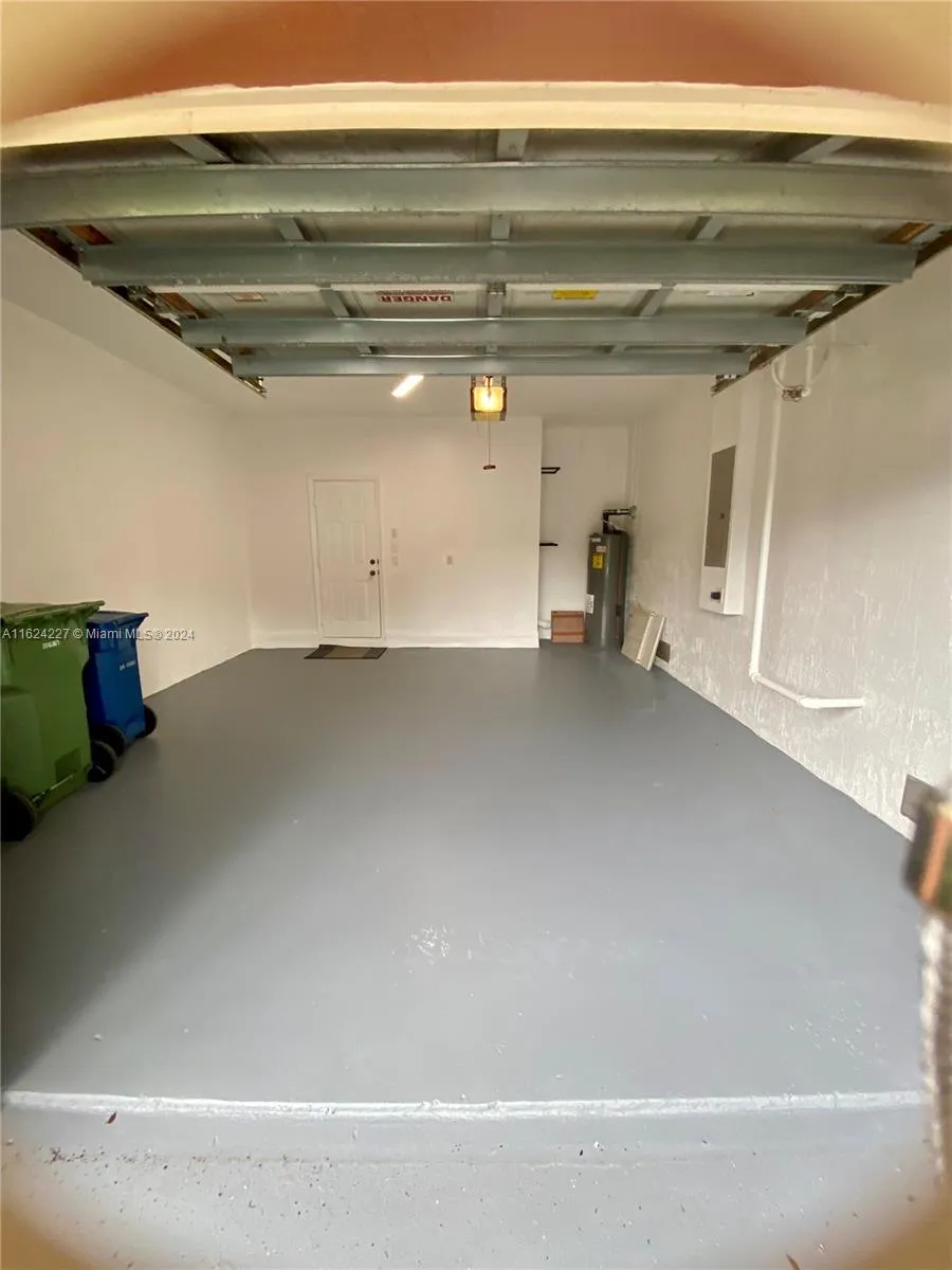 Weston, Florida 33332, United States, 4 Bedrooms Bedrooms, ,3 BathroomsBathrooms,Residential,Pending,52126