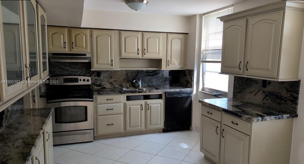 WINSTON TOWERS 100 CONDO - Residential