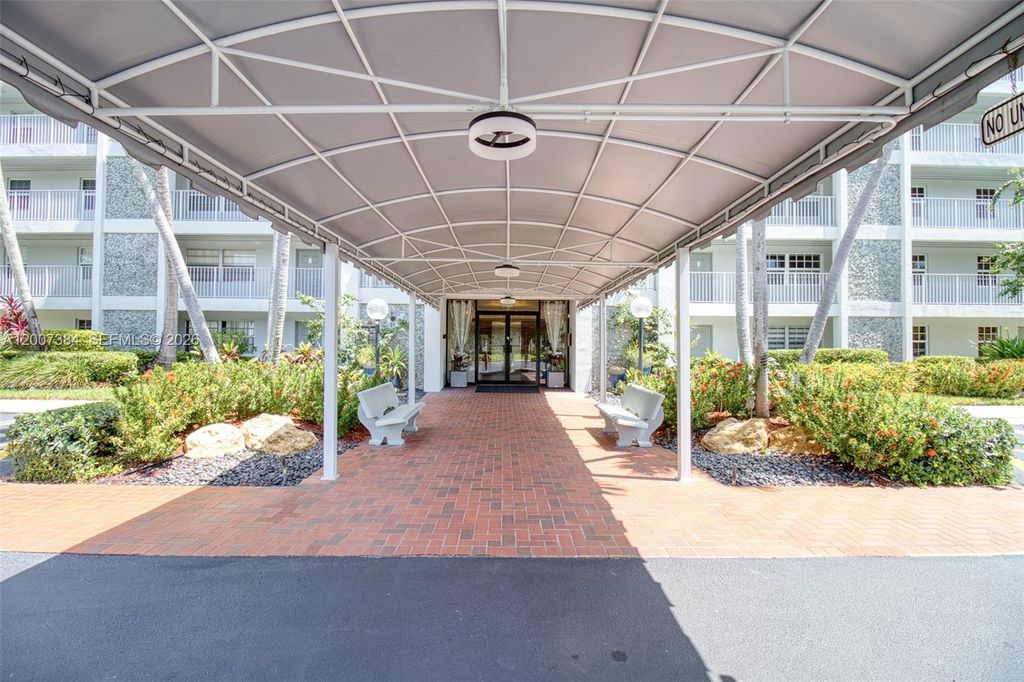 Photo of 4015 W Palm Aire Dr #506, Pompano Beach, FL 33069 (MLS # A12007384)