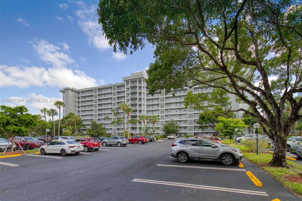 Photo of 4015 W Palm Aire Dr #506, Pompano Beach, FL 33069 (MLS # A12007384)