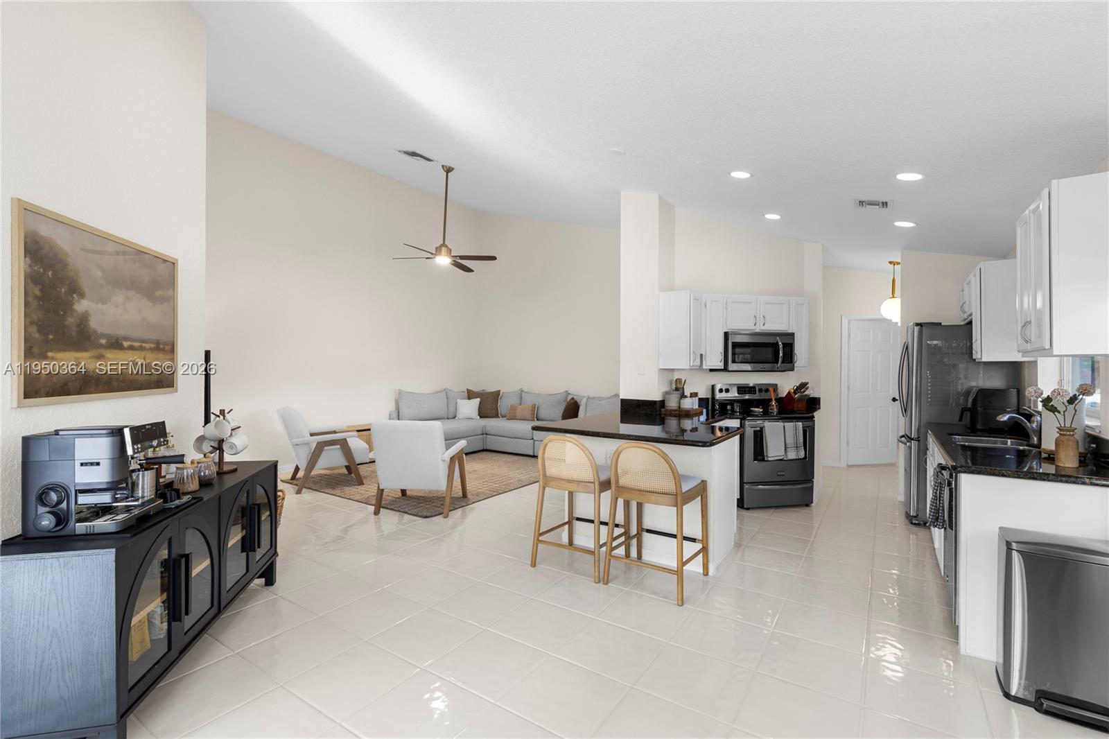 TROPICAL LAKES PH 2 - Residential