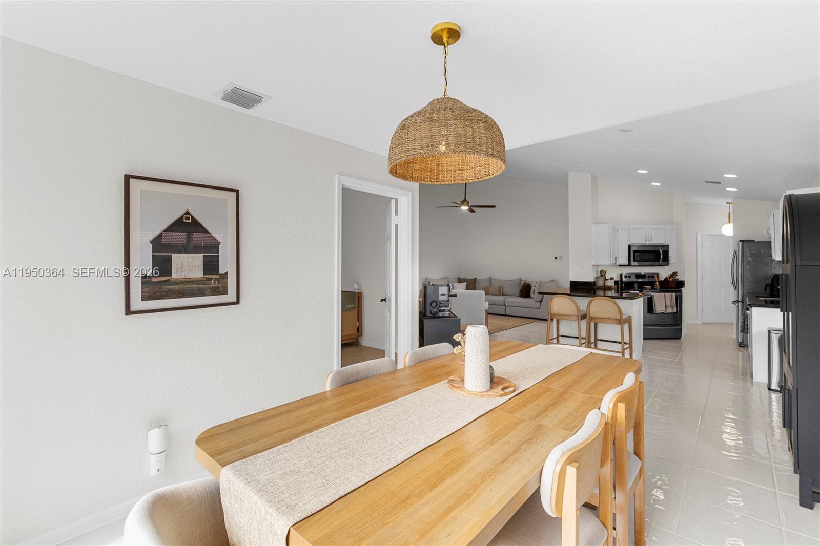 TROPICAL LAKES PH 2 - Residential