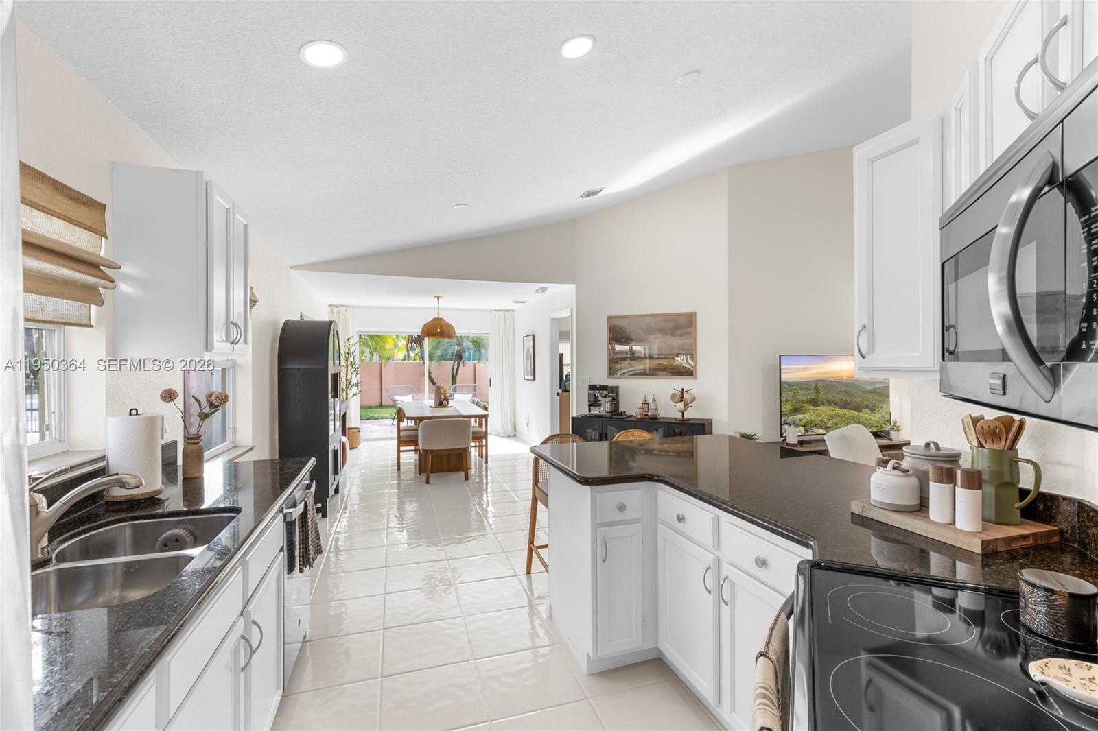 TROPICAL LAKES PH 2 - Residential