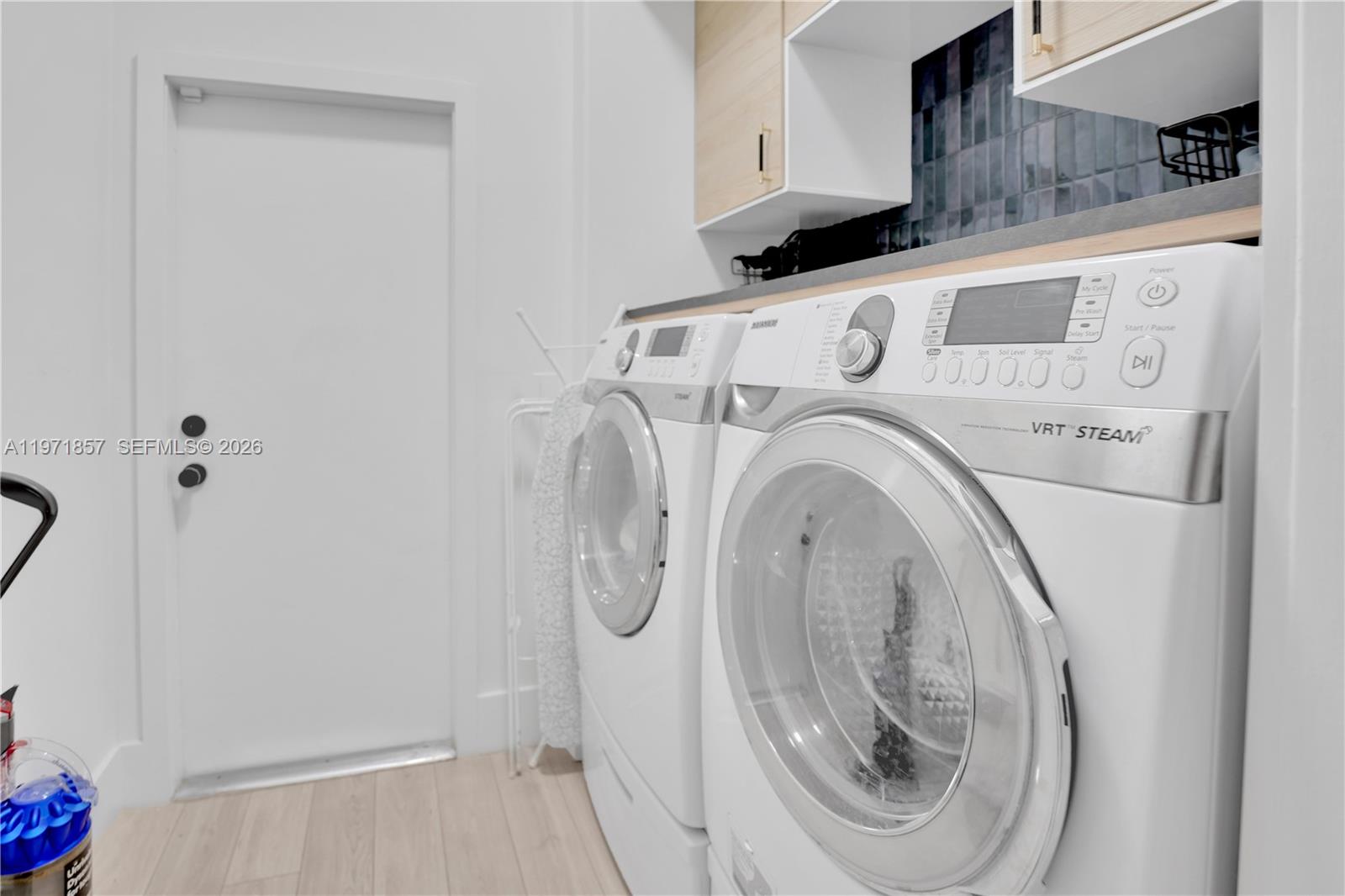 EMBASSY LAKES - Residential