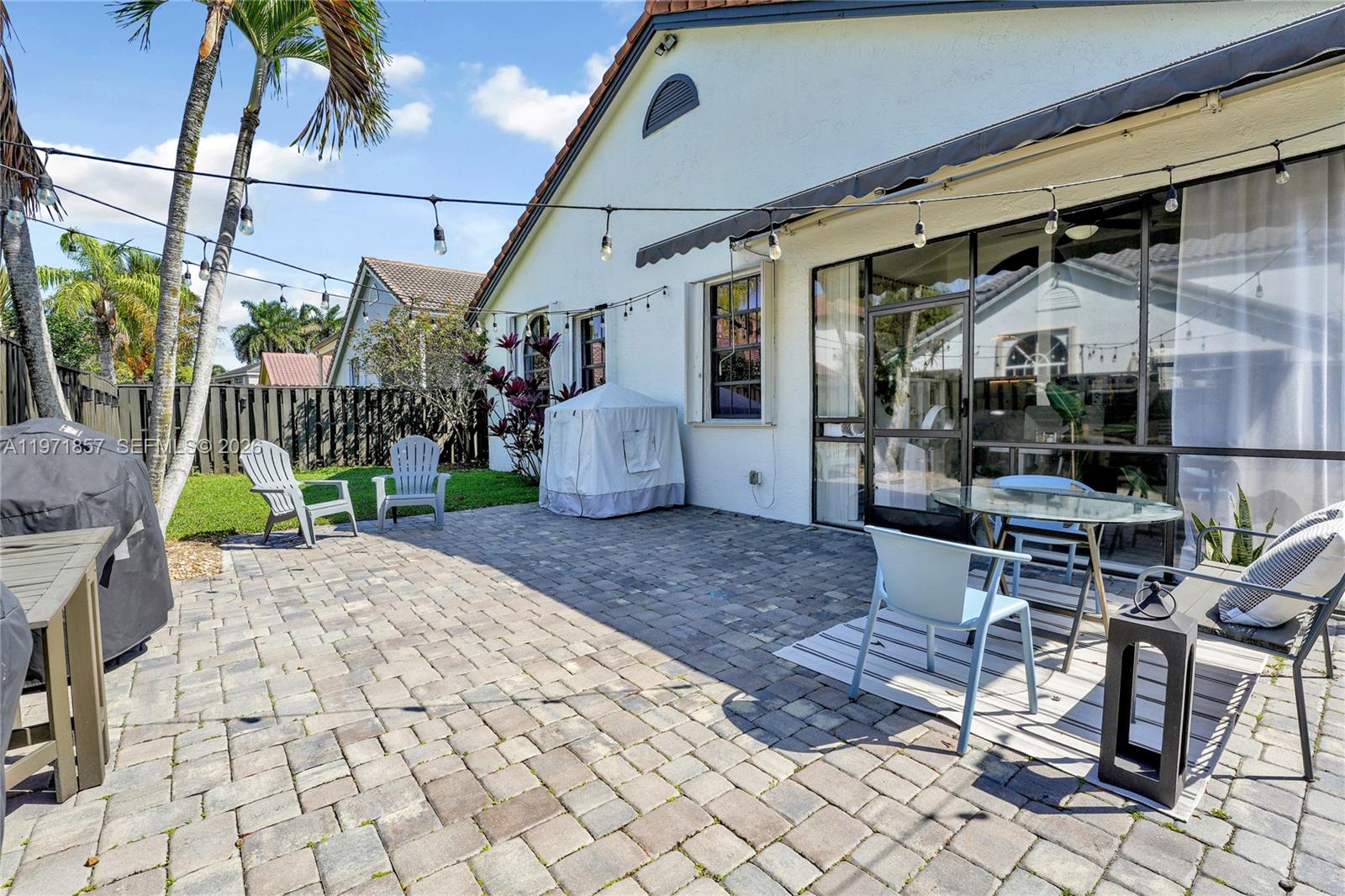 EMBASSY LAKES - Residential