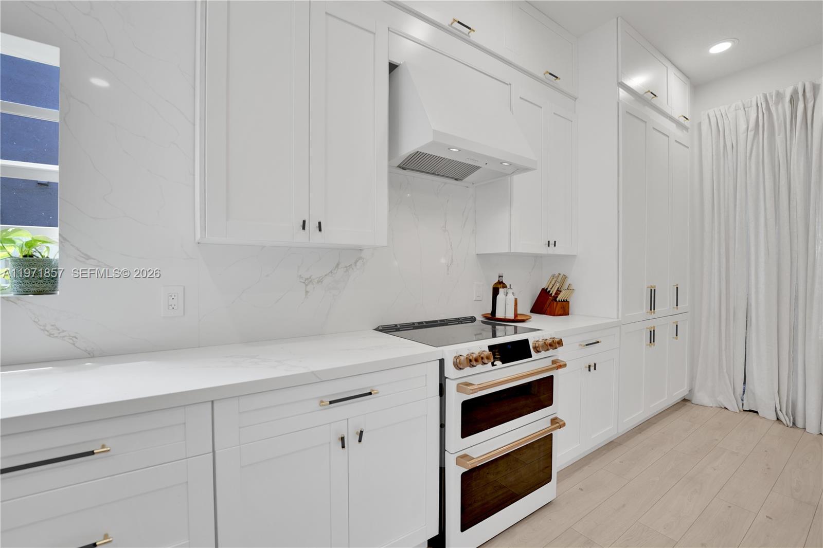 EMBASSY LAKES - Residential