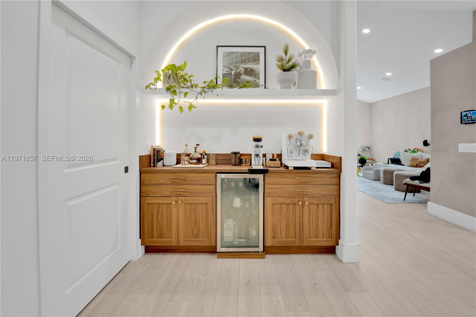 EMBASSY LAKES - Residential