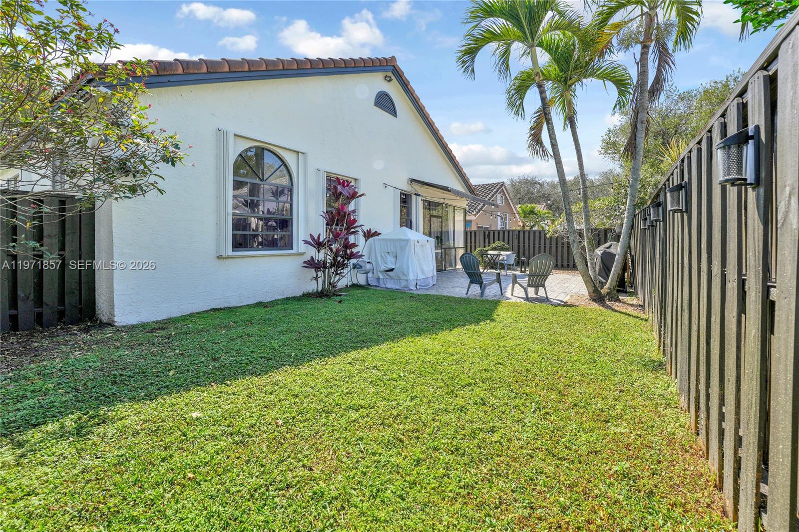 EMBASSY LAKES - Residential