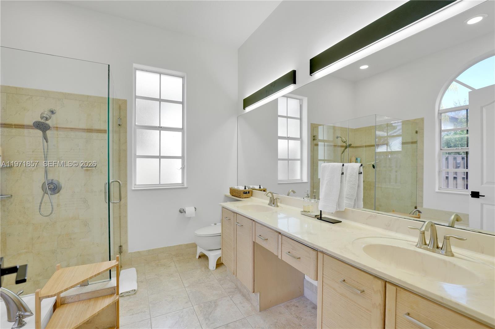 EMBASSY LAKES - Residential