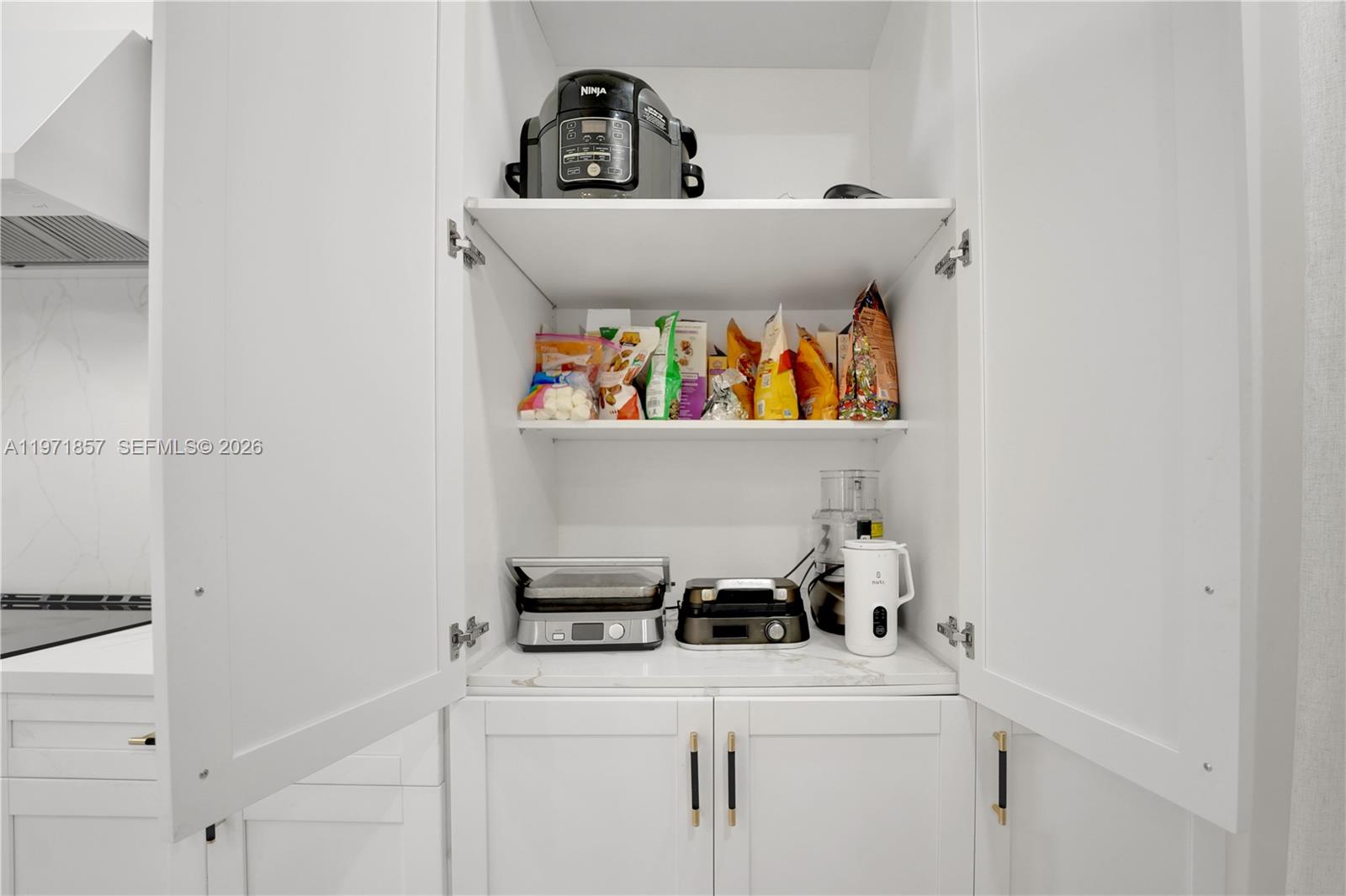 EMBASSY LAKES - Residential