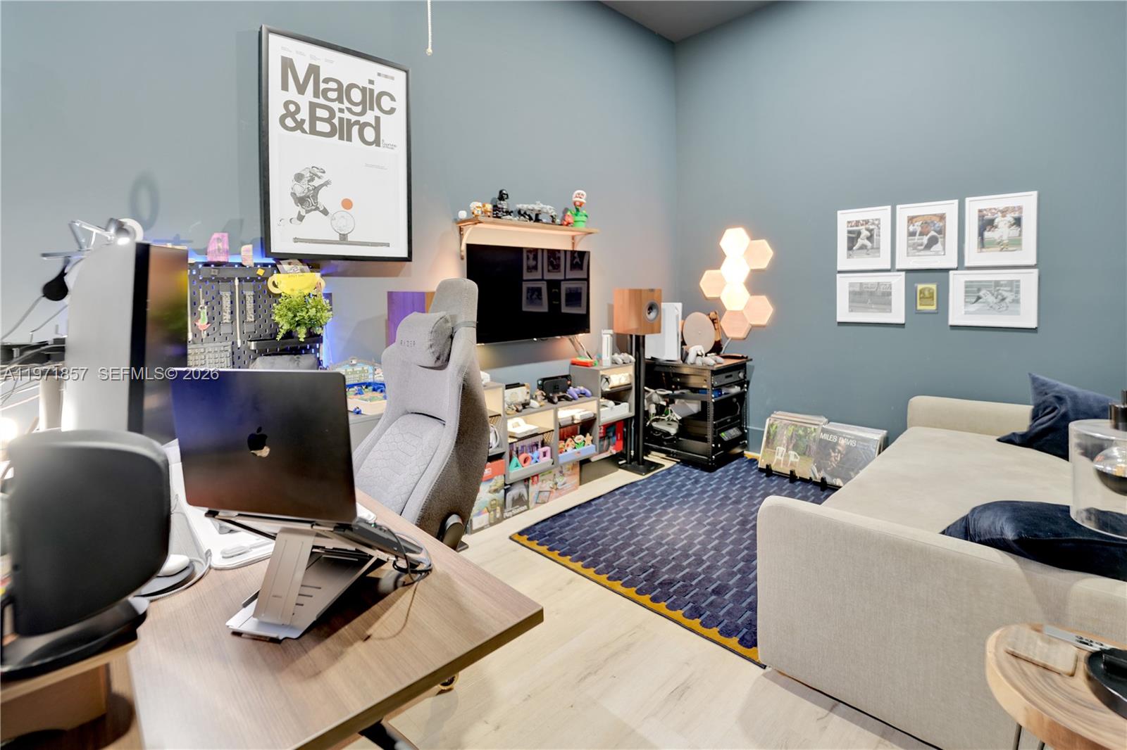 EMBASSY LAKES - Residential