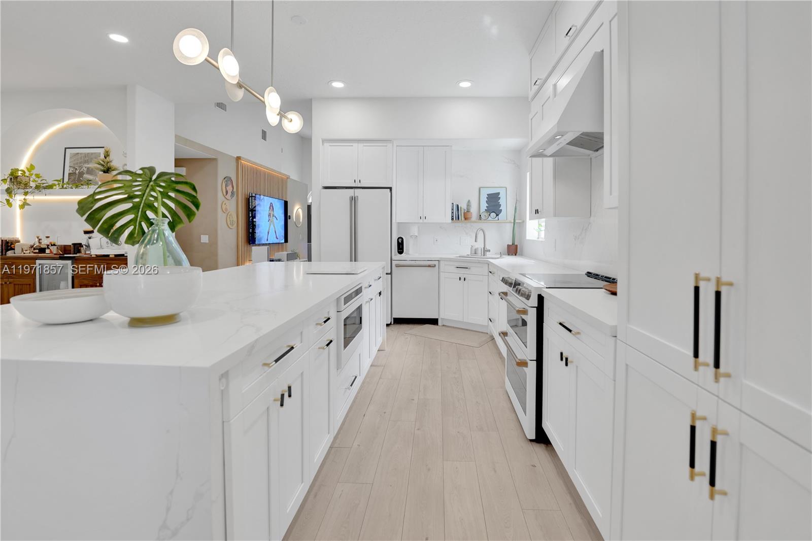 EMBASSY LAKES - Residential