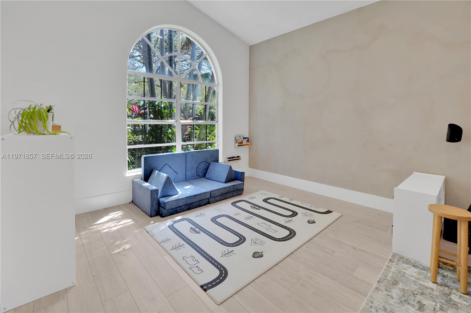 EMBASSY LAKES - Residential