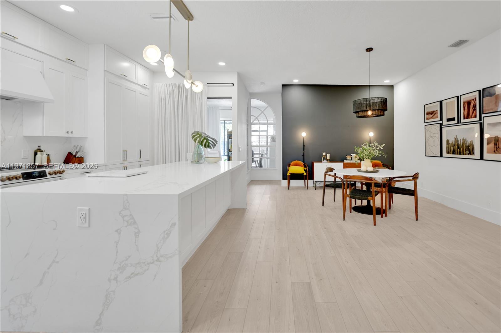 EMBASSY LAKES - Residential